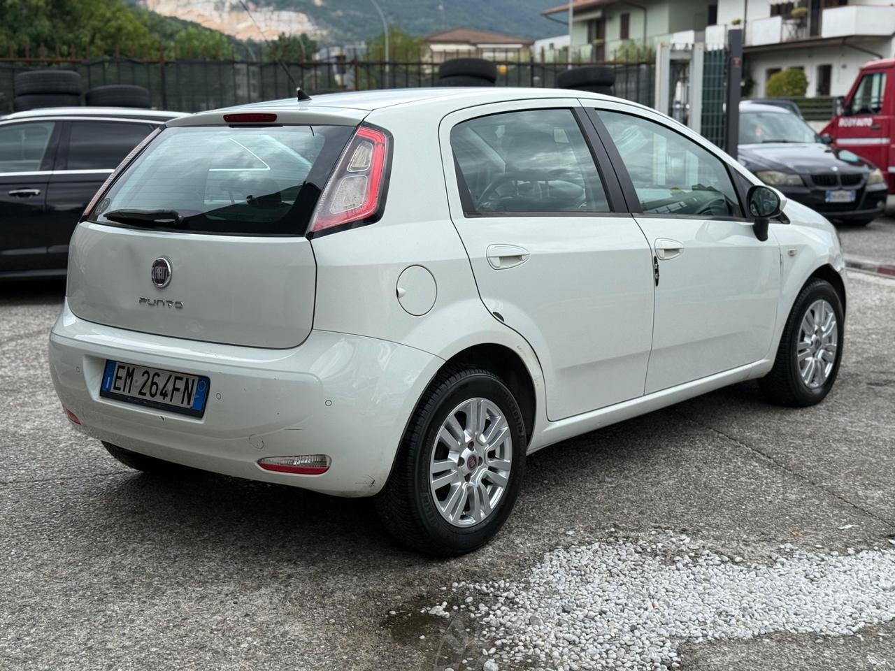 Fiat Grande Punto 1.4 5 porte benz gpl km 265 mila anno 2012