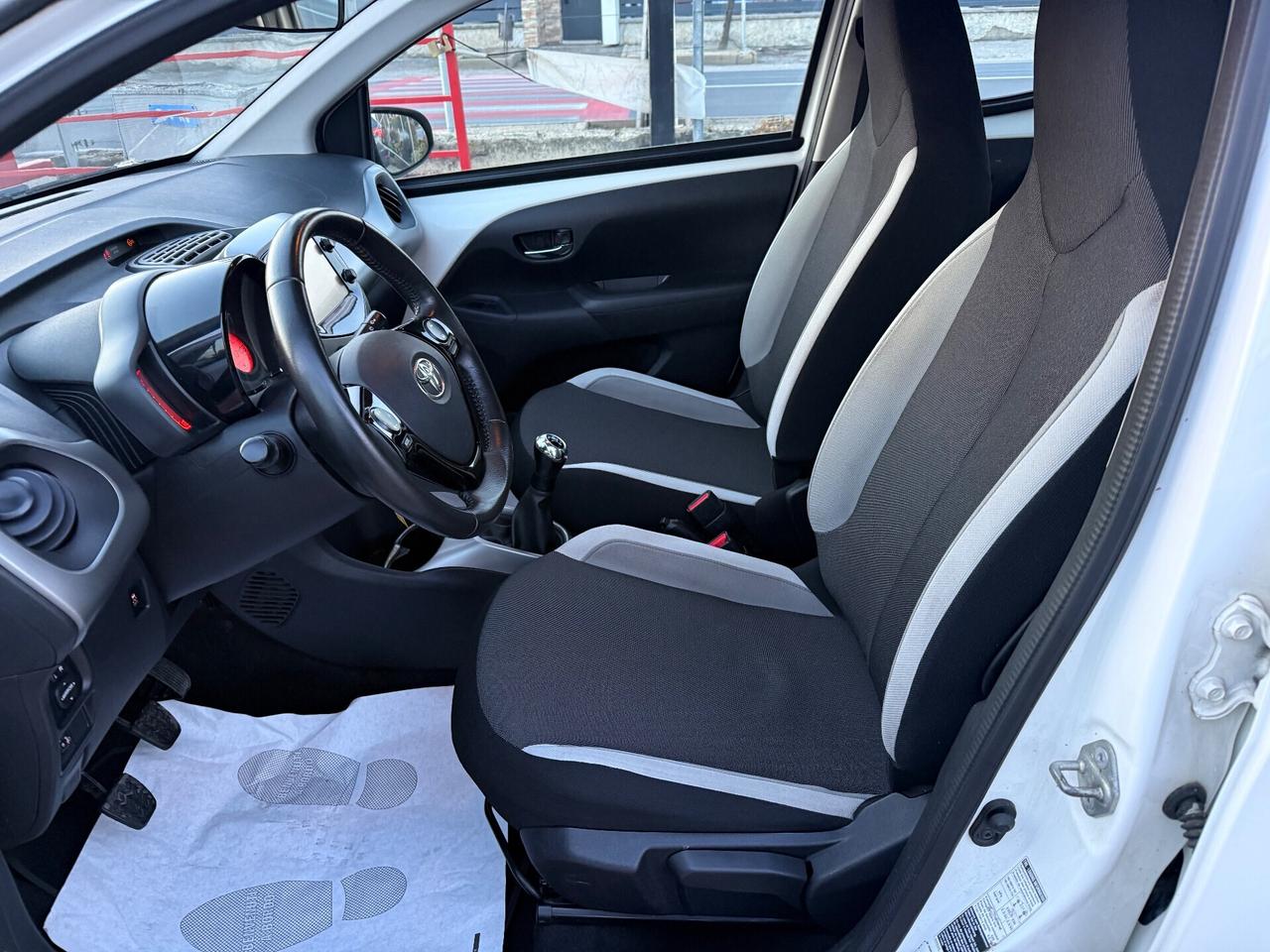 Toyota Aygo 1.0 VVT-i 69 CV 5 porte x-play