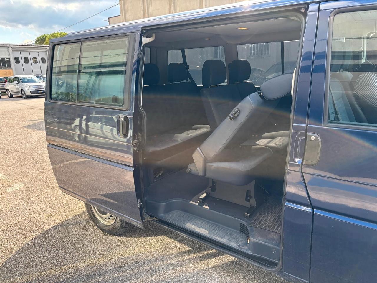 Volkswagen Caravelle 2.5 TDI/102CV PL - 9 posti