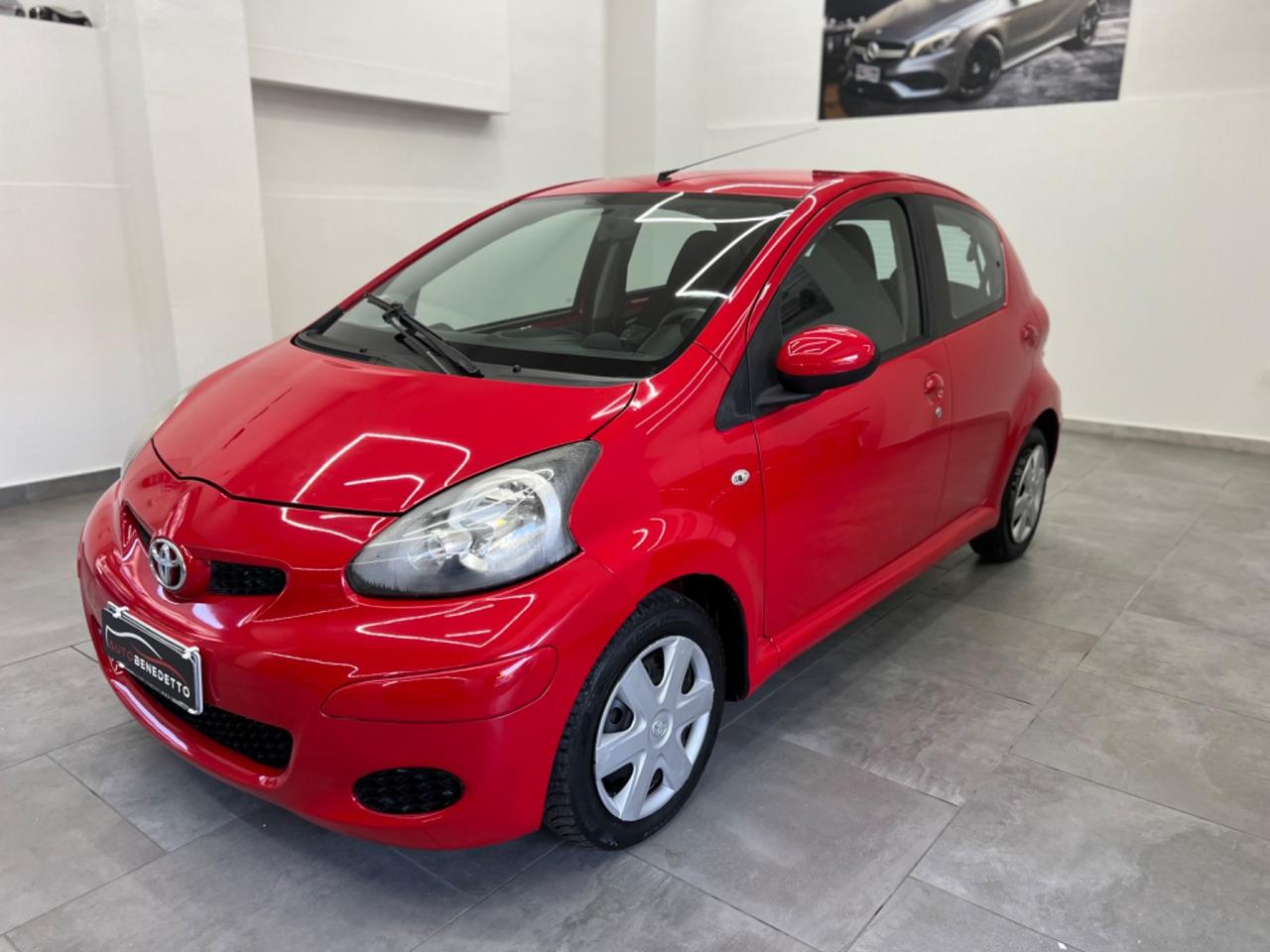 Toyota Aygo 1.0 12V VVT-i 5 porte MMT 2012