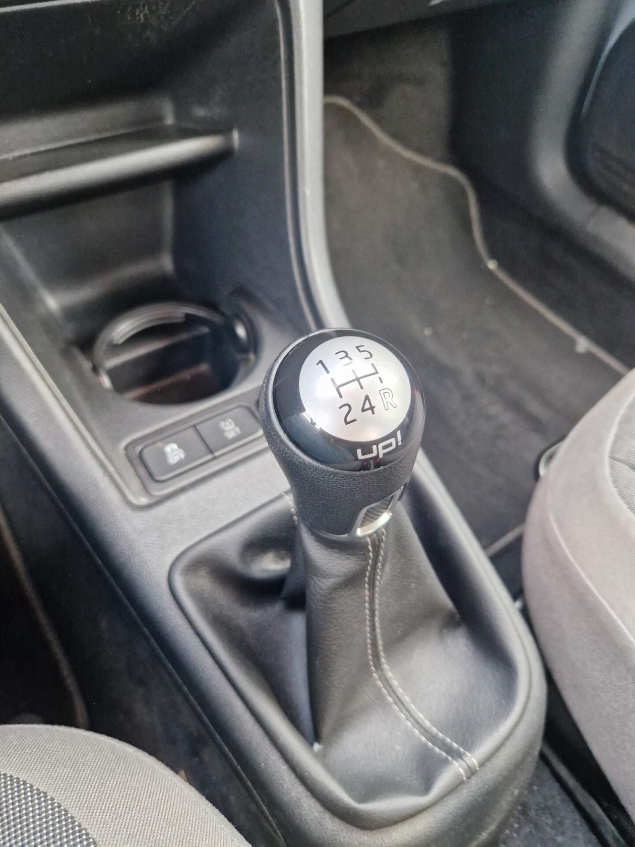 Volkswagen Up Cross - 2015