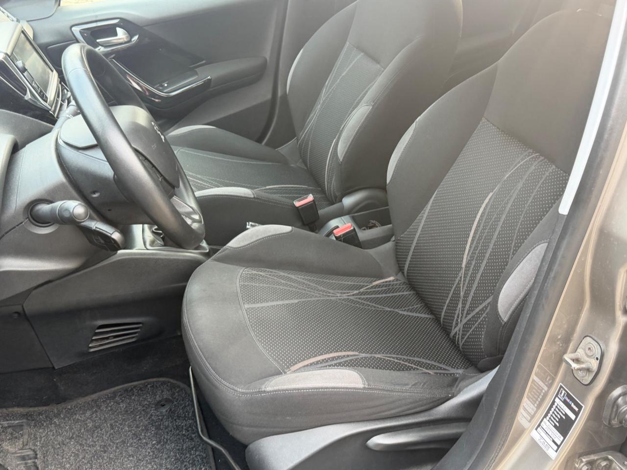 Peugeot 208 1.4 HDi 68 CV 5 porte Allure
