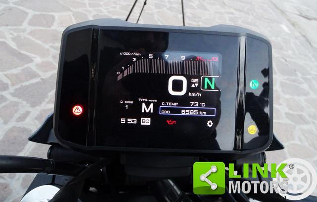 YAMAHA MT-09 -