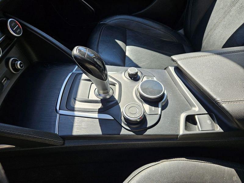 Alfa Romeo Stelvio 2.2 Turbo Diesel 210CV AT8 Q4 Business