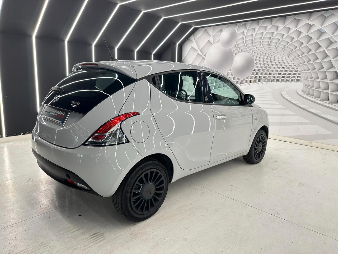 Lancia Ypsilon1.0 69cv hybrid-NEOPATENTATI-KM CERTIFICATI-PERMUT