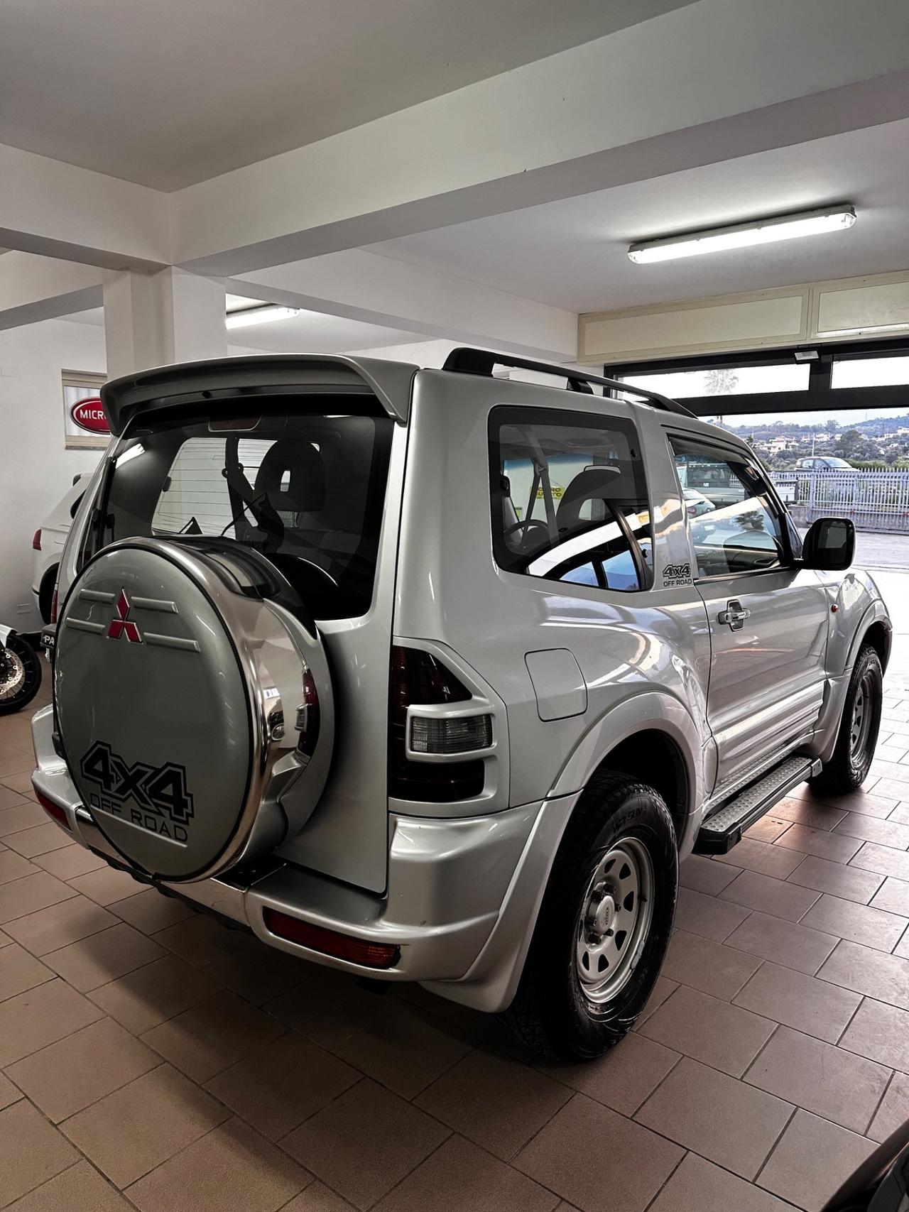 Mitsubishi Pajero 2.5 TDI 3p. GLS1