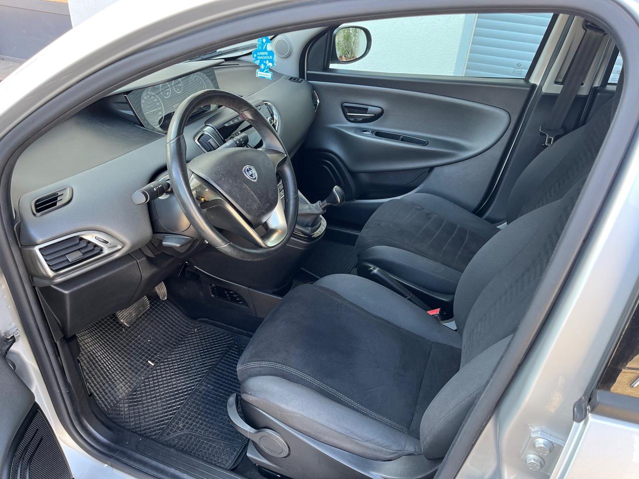 Lancia Ypsilon 0.9 TwinAir 85 CV 5 porte S&S Gold