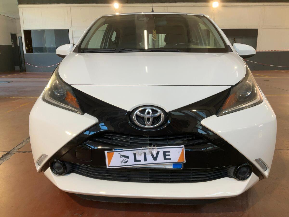 Toyota Aygo 1.0 VVT-i 69 CV 5 porte x-cool TSS