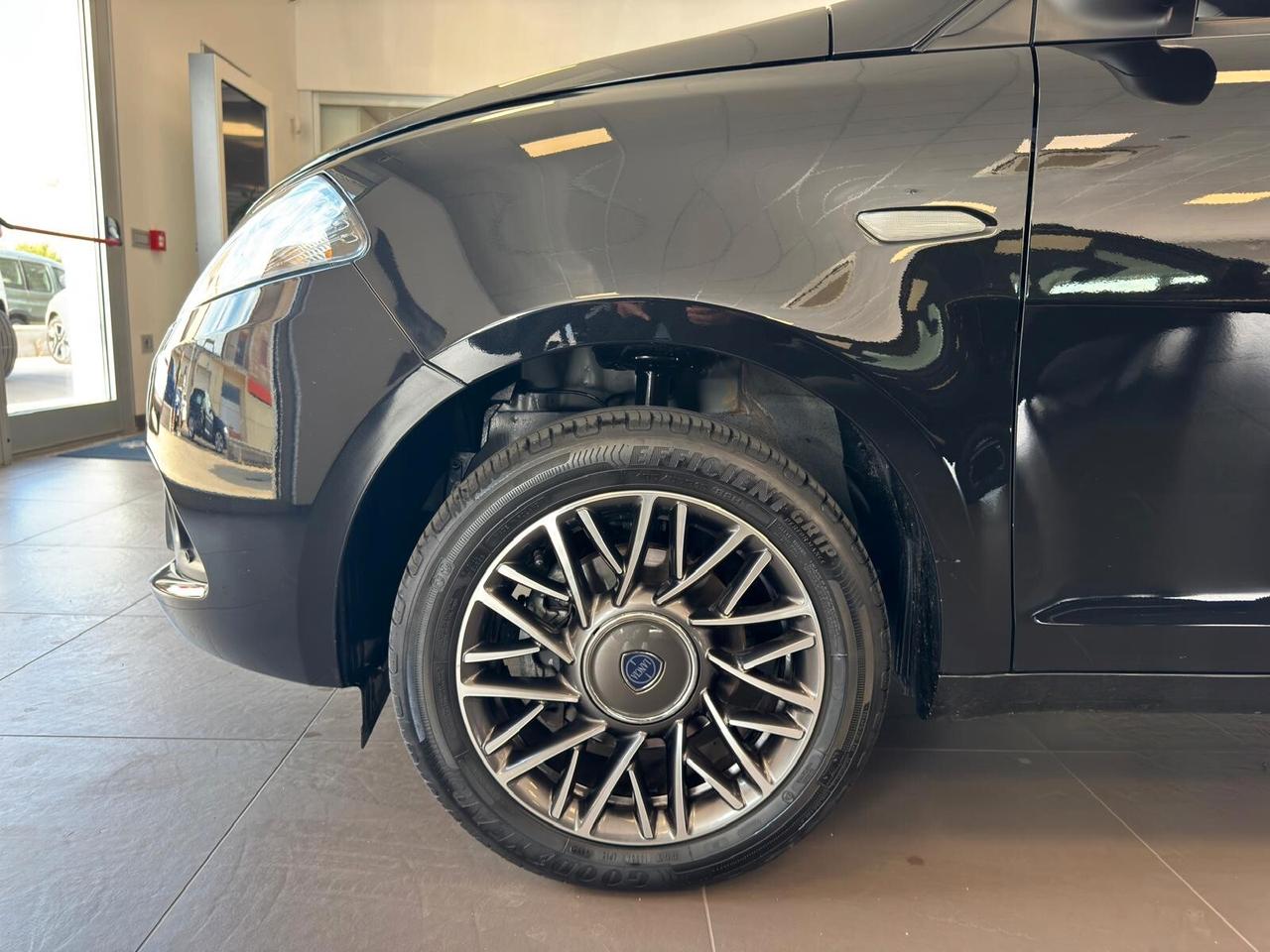 Lancia Ypsilon 1.0 69CV Hybrid Gold Plus 2023