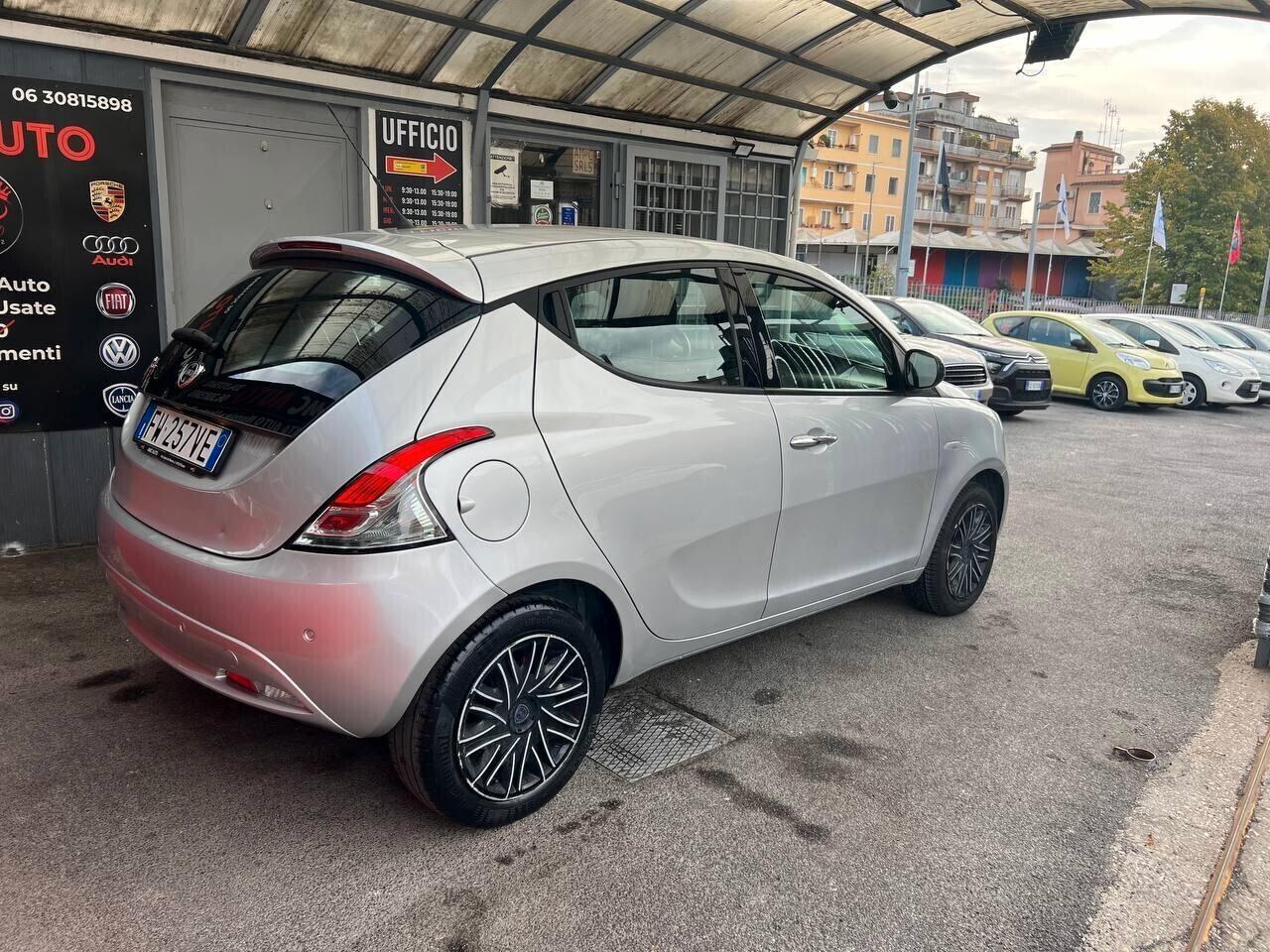 Lancia Ypsilon 1.2 69 CV 5 porte S&S Gold EURO 6 - NEOPATENTATI