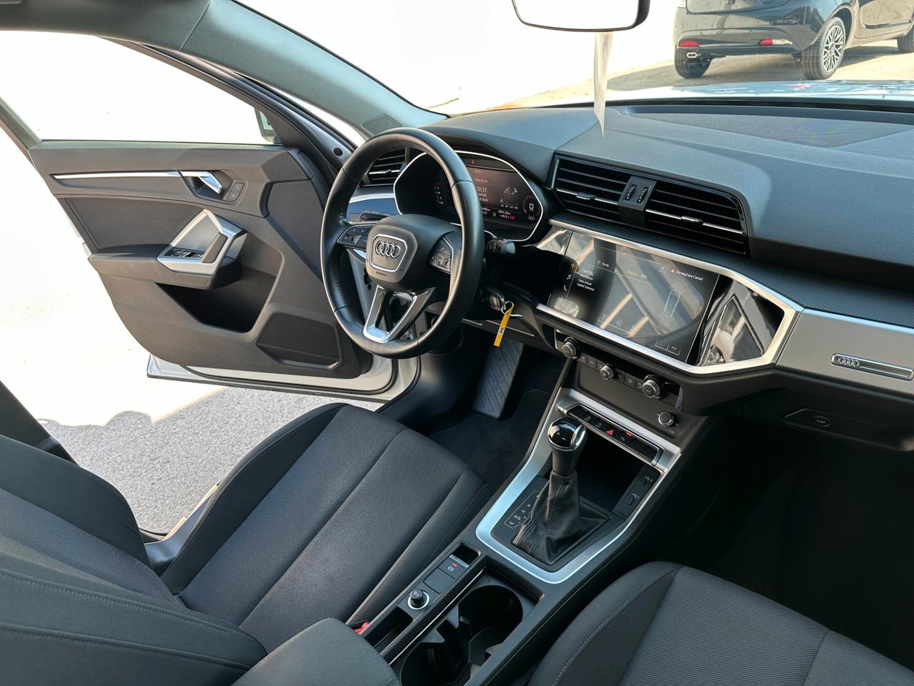 Audi Q3 35 TDI S tronic Business