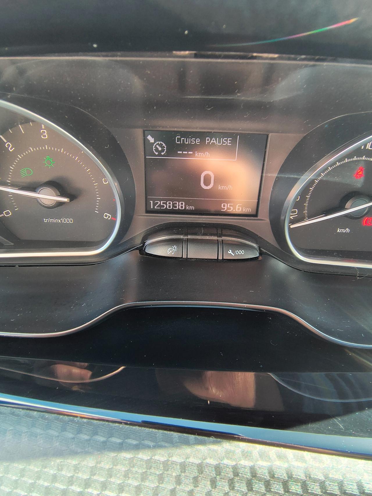 Peugeot 208 BlueHDi 75 5 porte Allure ICE Grey