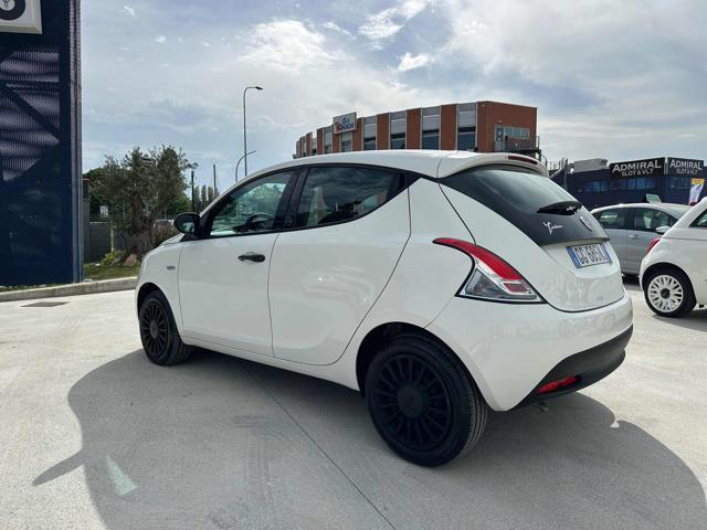 LANCIA Ypsilon 1.0 FireFly 5 porte S&S Hybrid Ecochic Silver