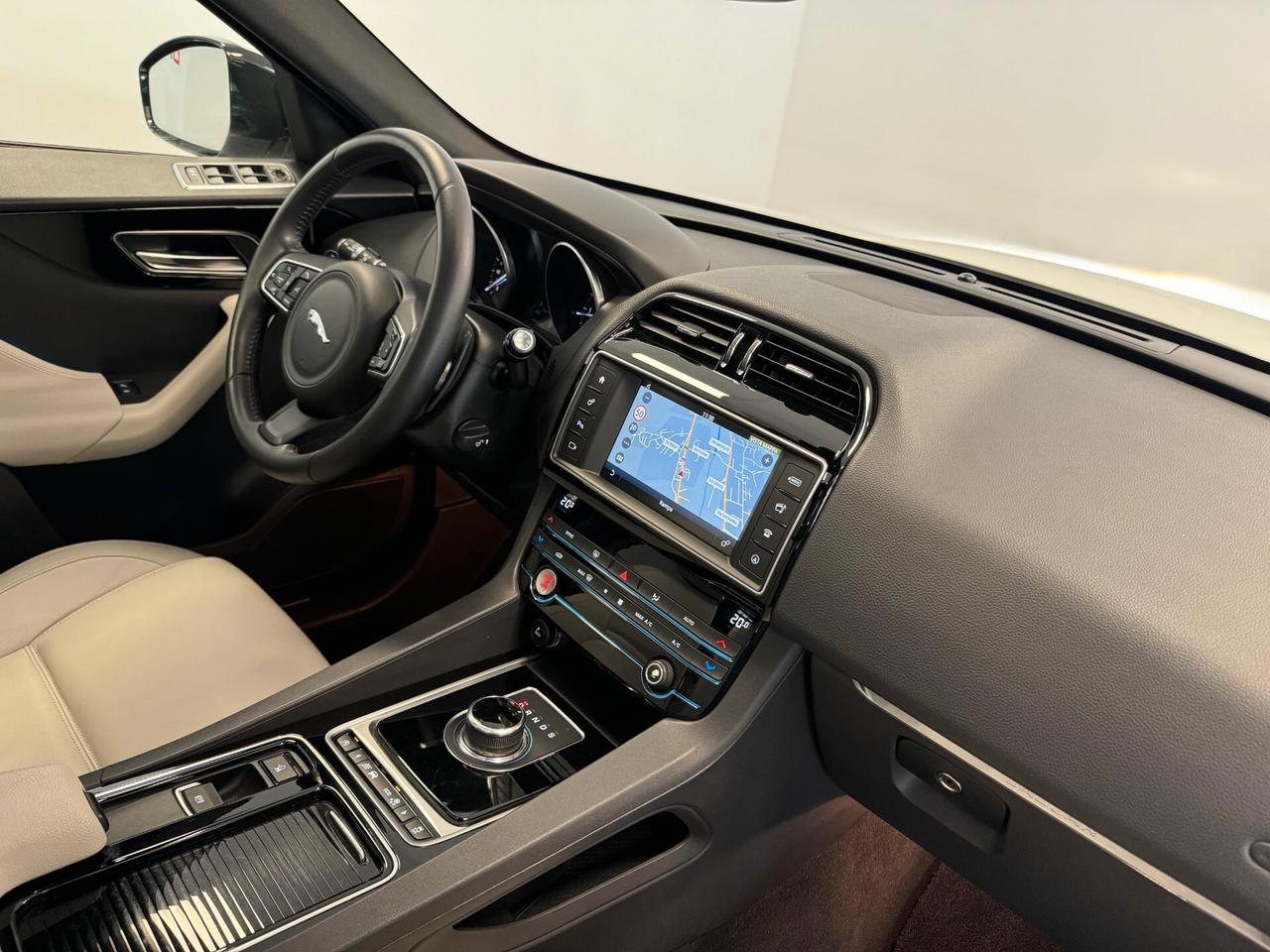 Jaguar F-Pace 2.0 D 180 CV AWD aut. R-Sport TETTO UNIPROP. PARI NUOVO