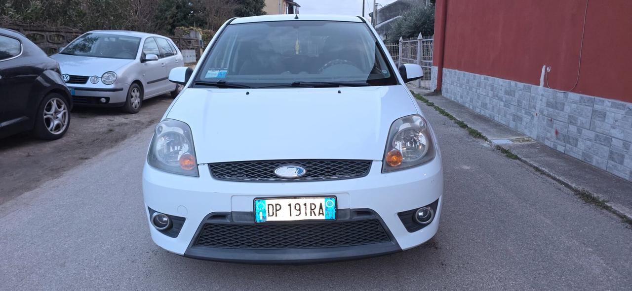 Ford Fiesta 1.6 TDCi 3p. Ghia S neopatentati