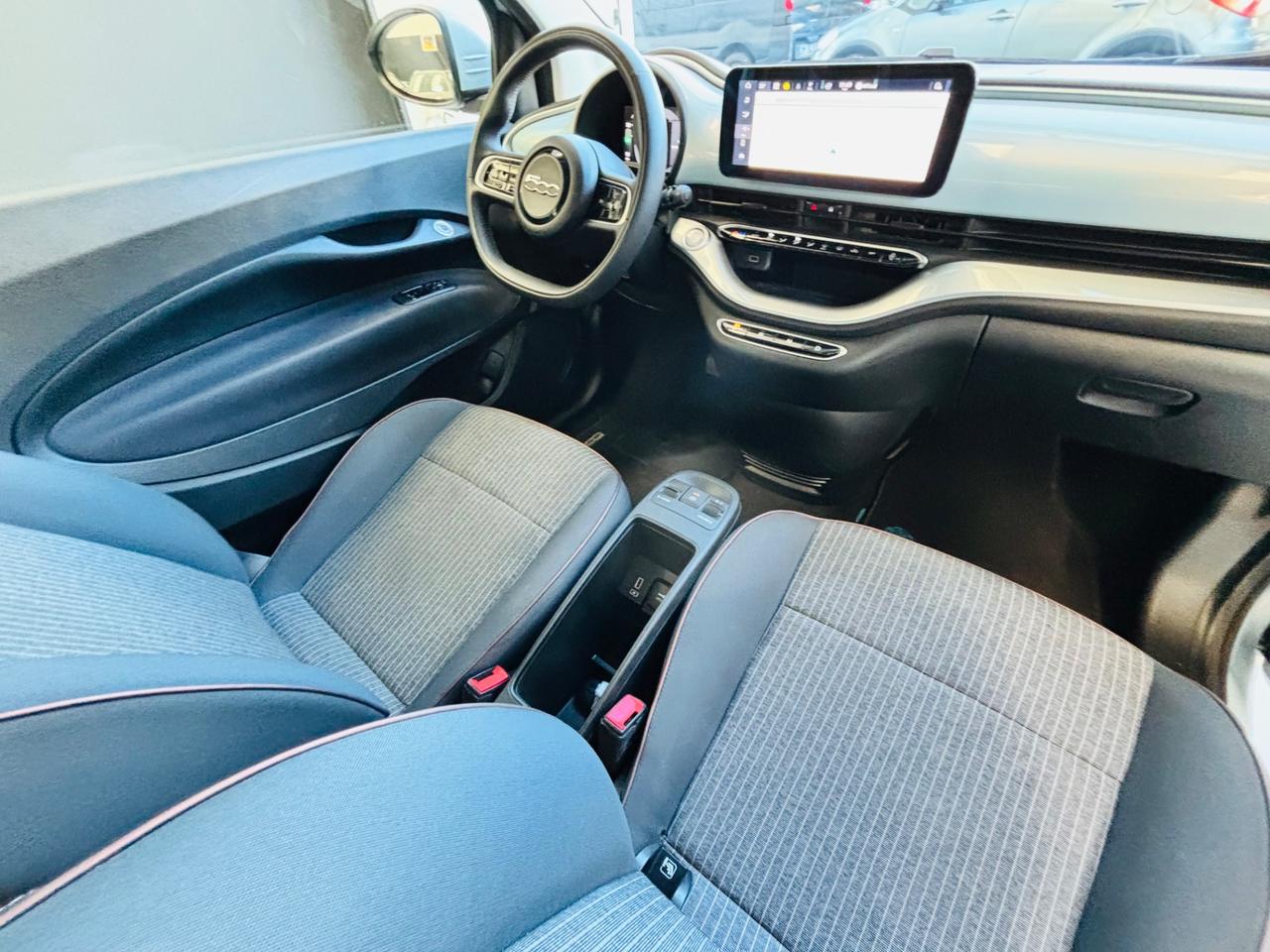 Fiat 500 500e Berlina 42 kWh La Prima