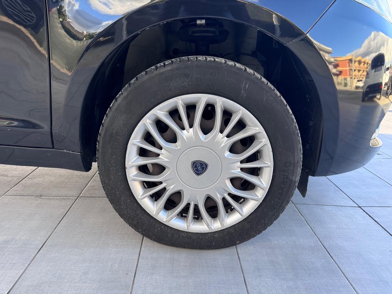 Lancia Ypsilon 0.9 TwinAir 85 CV 5 porte Metano Ecochic Platinum