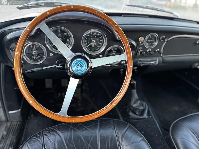 Aston Martin DB4 3.7 SUPERLEGGERA