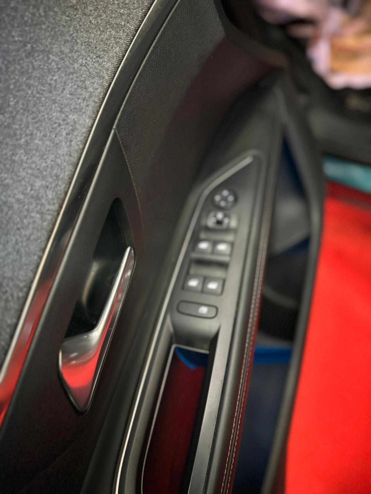 PEUGEOT 5008 GT LINE