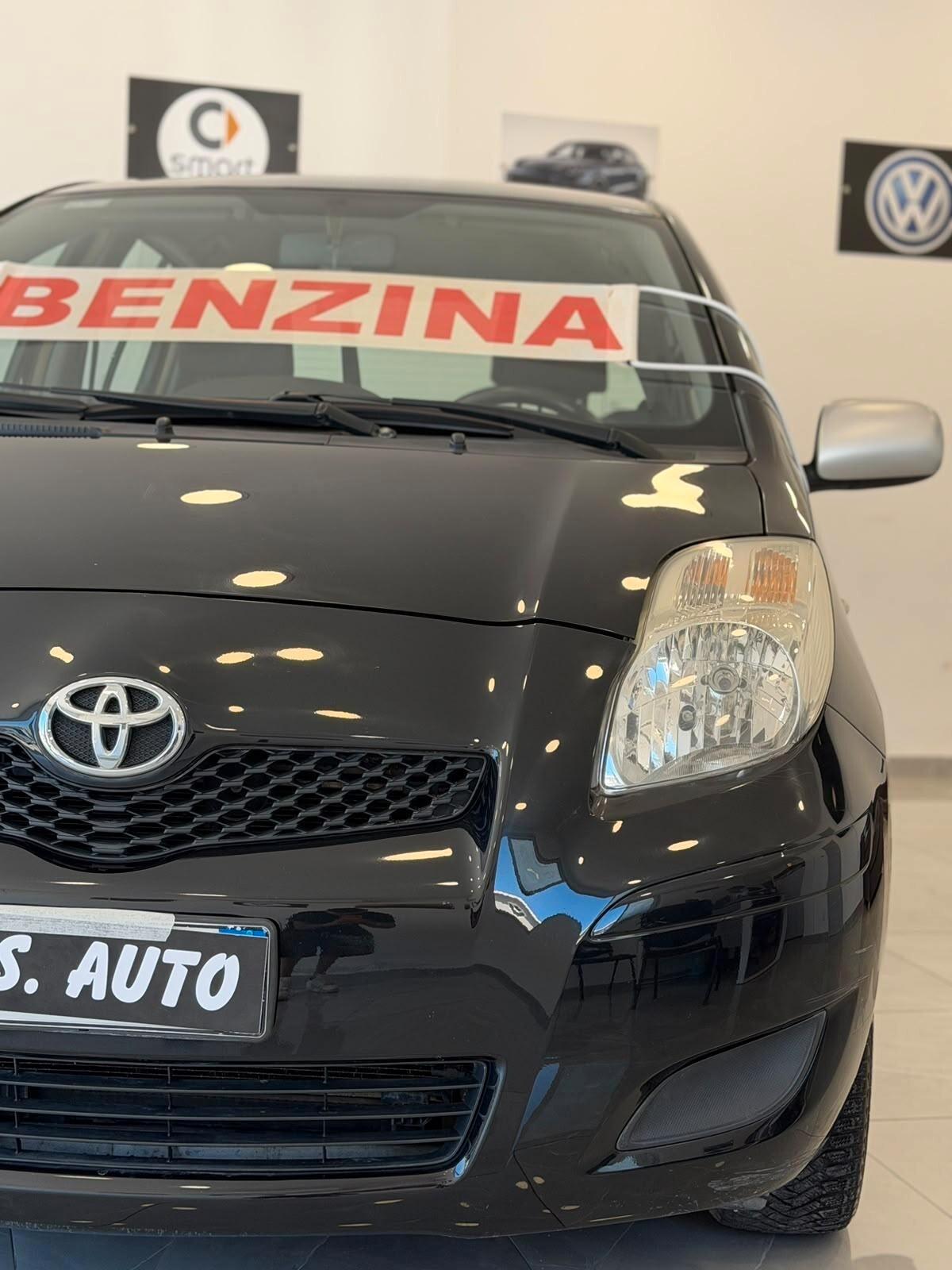 Toyota Yaris 1.3 5 porte benzina 2010