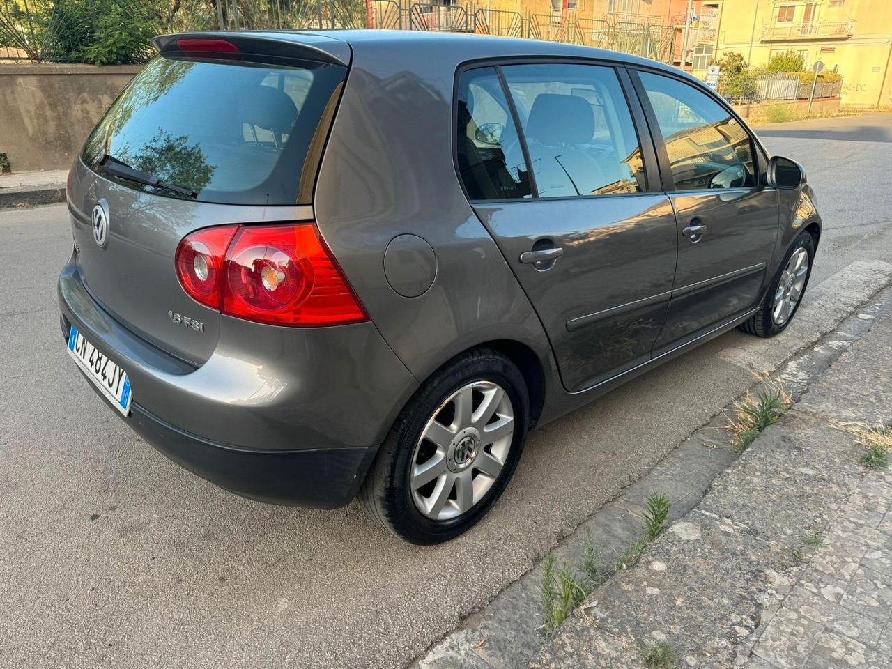 Volkswagen Golf 5serie 1.6 FSI 5p.