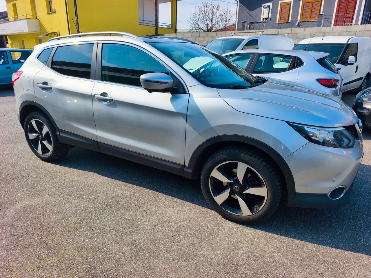 Nissan Qashqai 1.5 dCi Tekna camera 360°