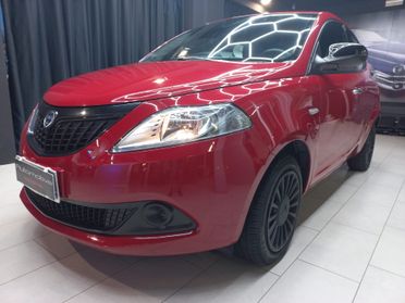 Lancia Ypsilon 1.0 FireFly 5 porte S&S Hybrid Silver