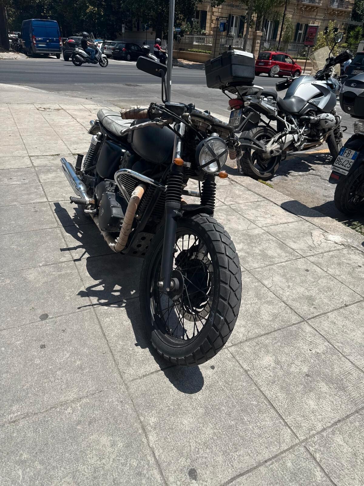 Triumph Bonneville T100 black