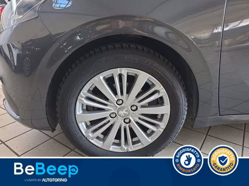 Peugeot 208 5P 1.2 PURETECH ALLURE S&S 82CV NEOPATENTATI