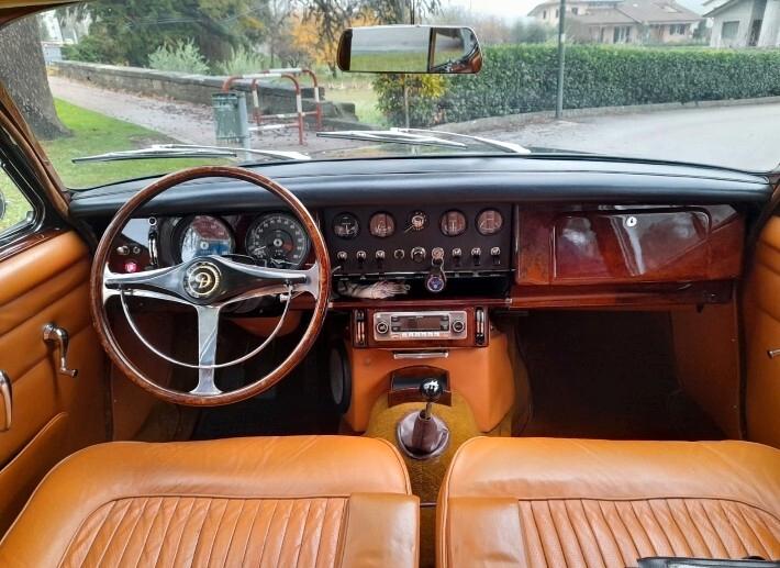 Daimler Altro 250 v8