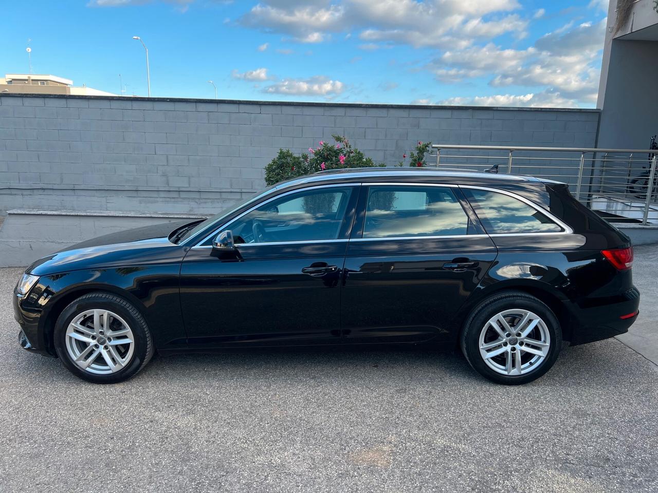 Audi A4 Avant 35 2.0 tdi 150cv Business s-tronic NAVI/LED