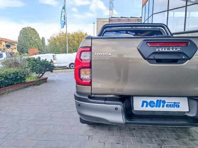 TOYOTA Hilux 2.8 D A/T 4WD 4 porte Double Cab Invincible