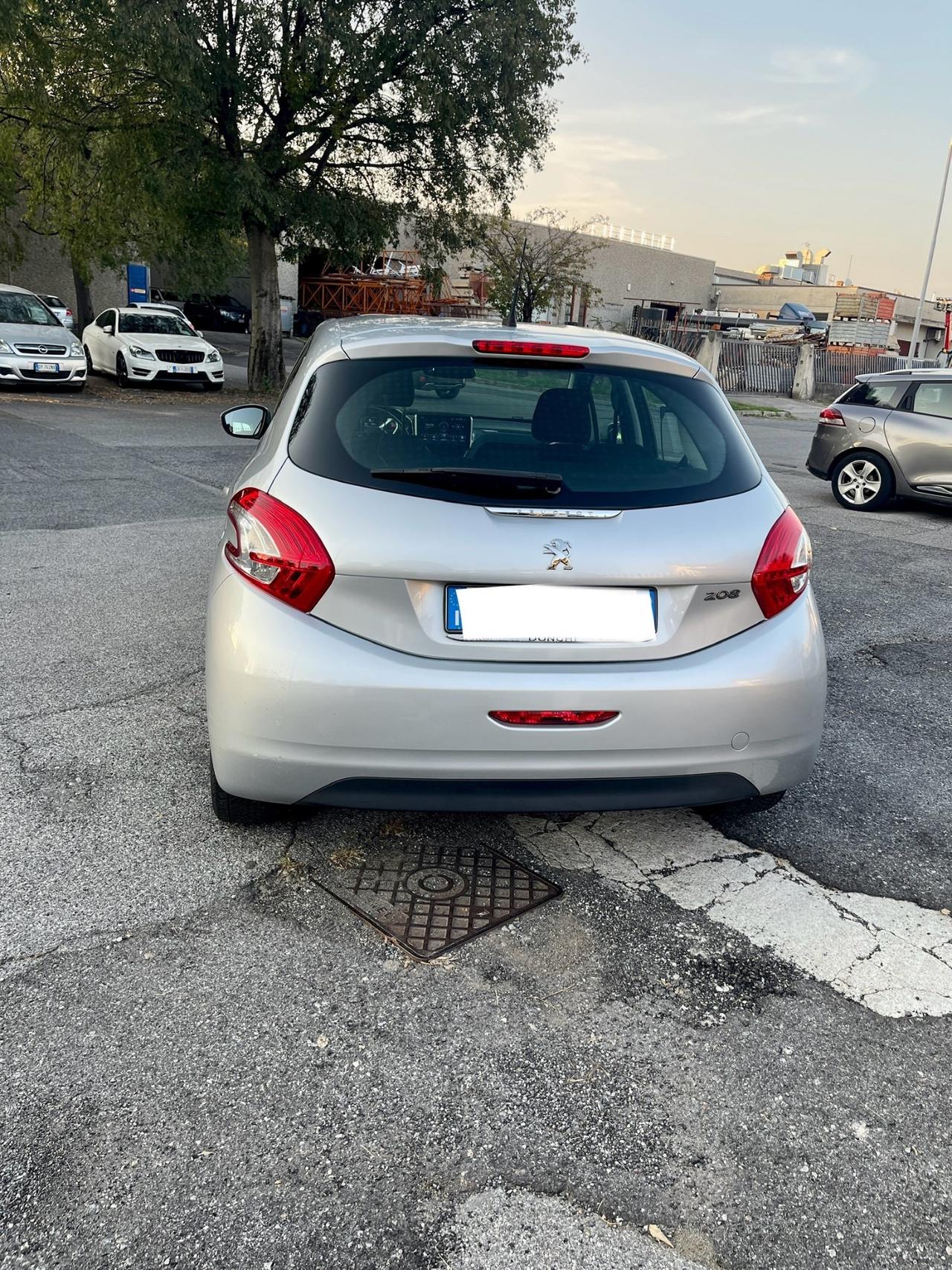 Peugeot 208 1.4 HDi 68 CV 5 porte Allure per Neopatentati 204