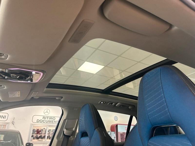 LYNK&CO 01 01 PHEV