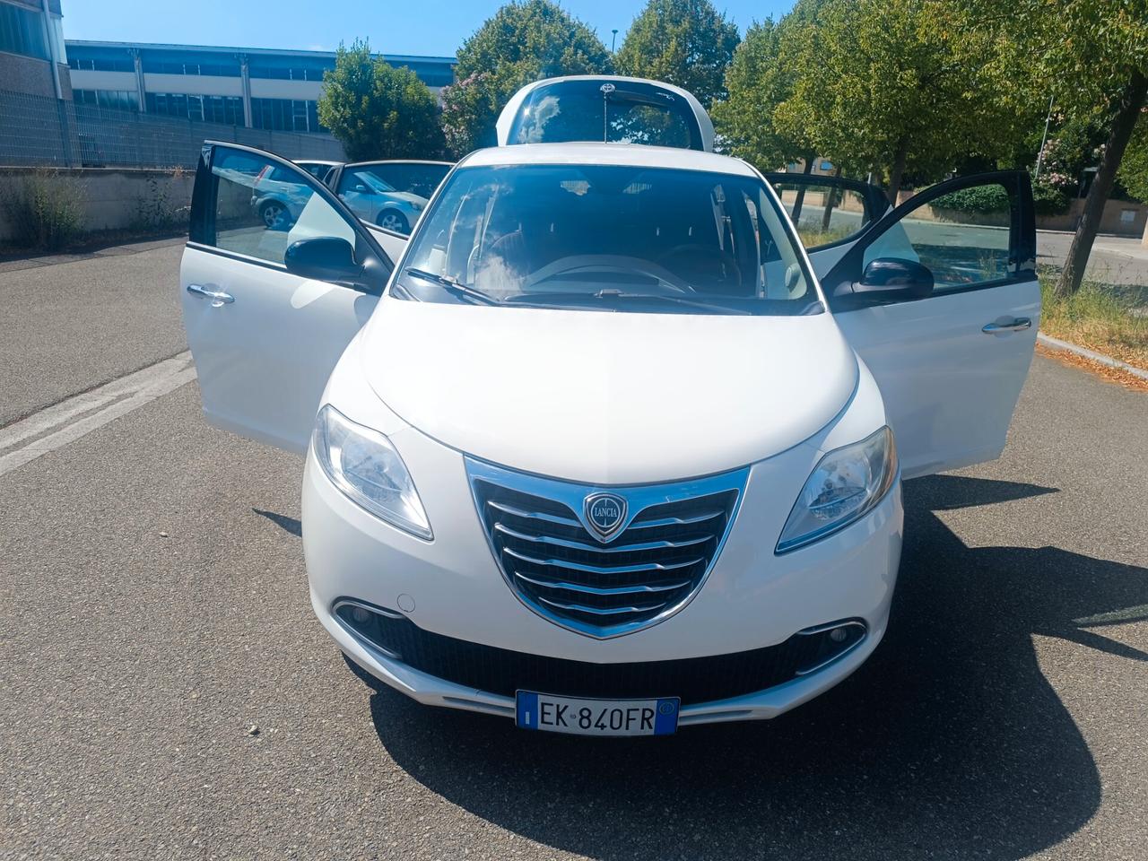 Lancia Ypsilon 1.3 MJT 75 CV SOLAMENTE 129.000 KM