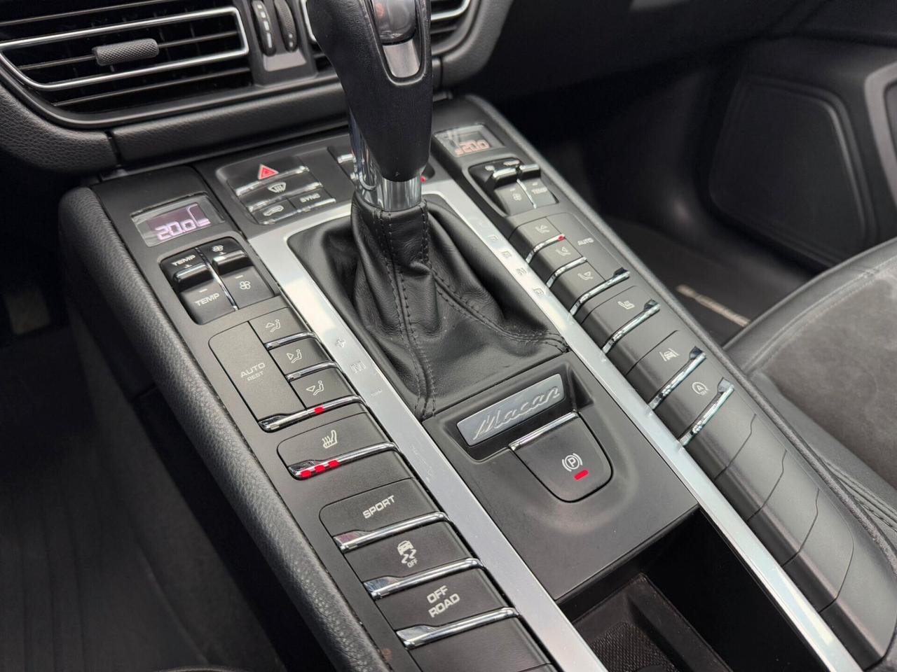 Porsche Macan 2.0 (810)