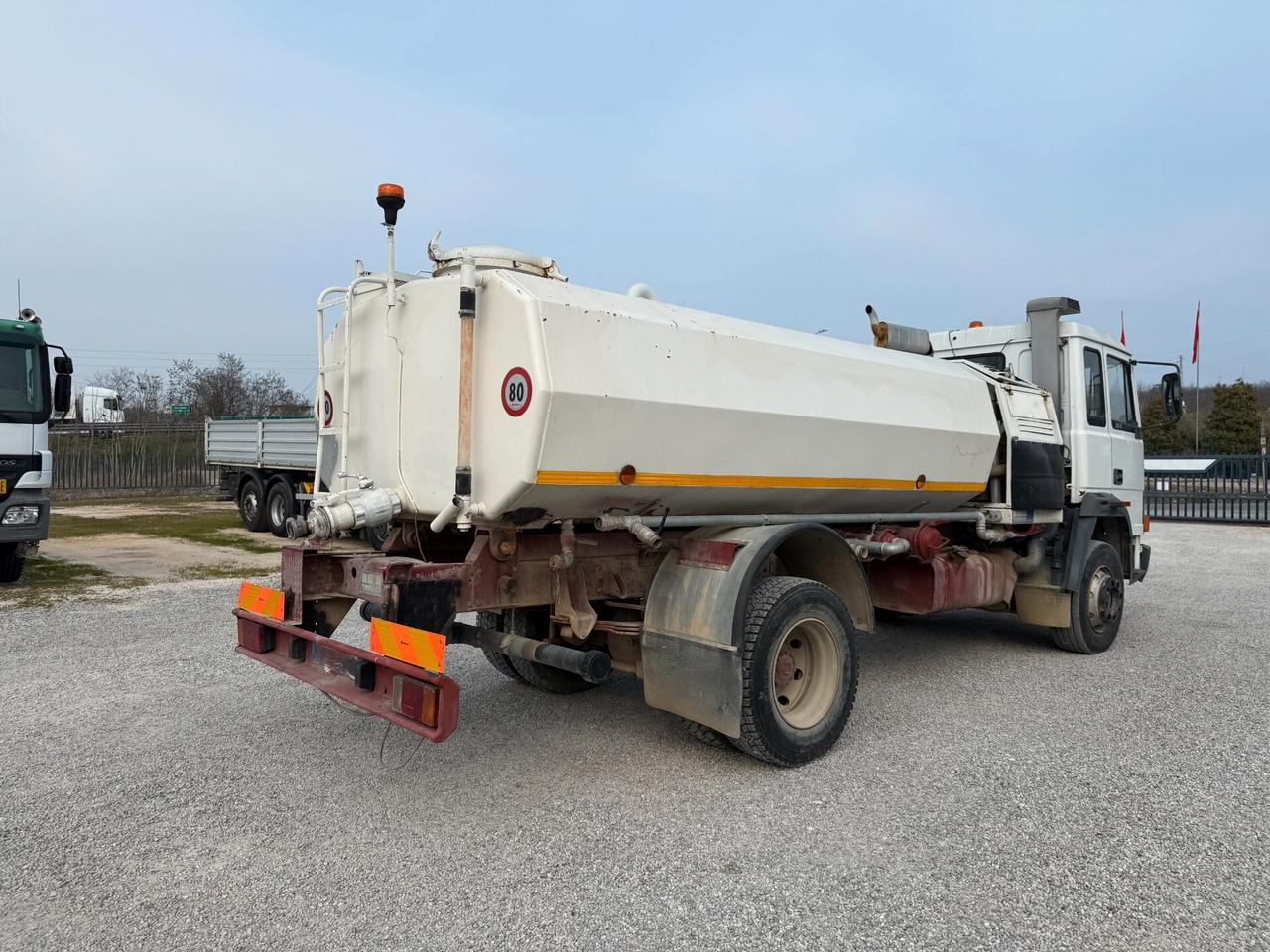 Iveco 135.17 Wasser-Streu-Tank 6.950L