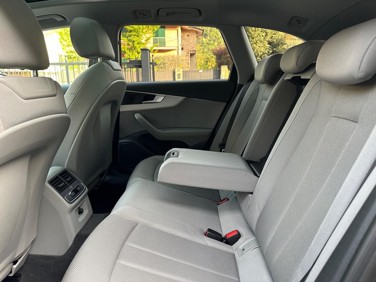 Audi A4 Avant 40 TDI quattro S tronic Business Advanced