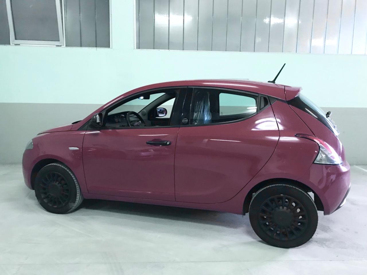 Lancia Ypsilon 1.0 FireFly 5 porte S&S Hybrid Ecochic Silver