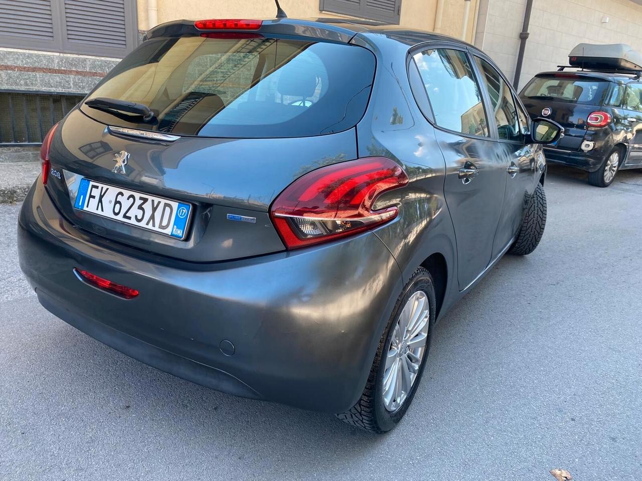 Peugeot 208 1.2benz 82cv full opt 2017