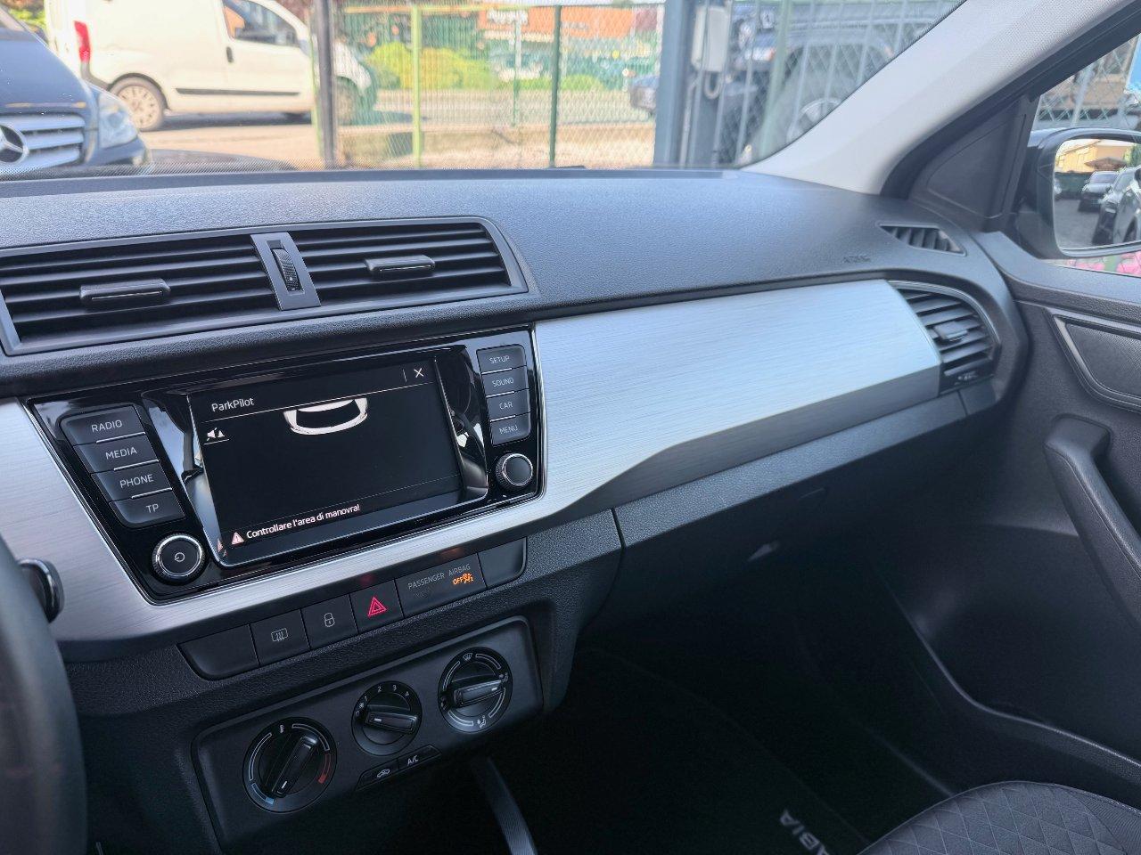 Skoda Fabia 5 Porte Fabia 1.0 mpi Twin Color Design Edition Argento 60cv