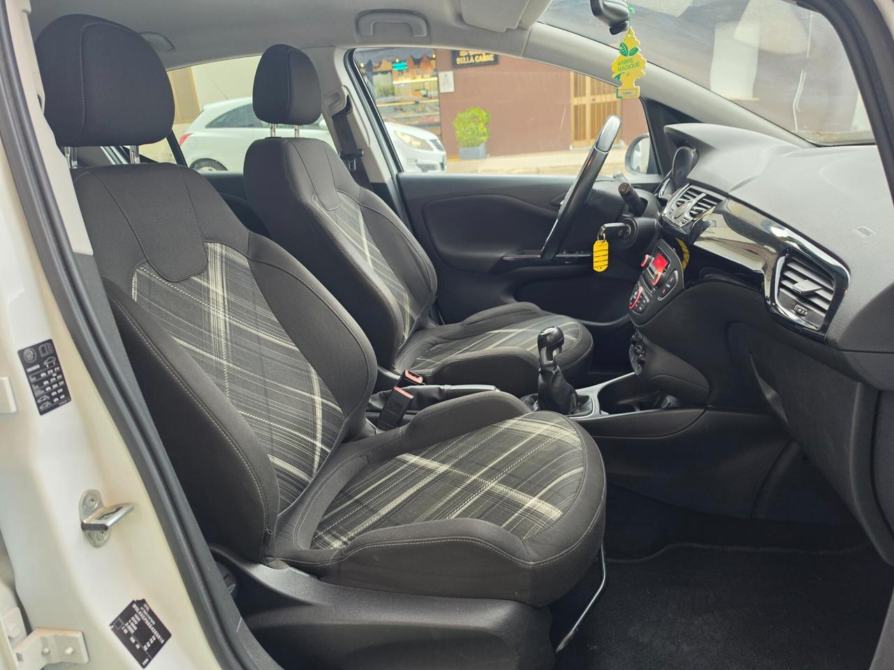 Opel Corsa 1.2 5 porte b-Color