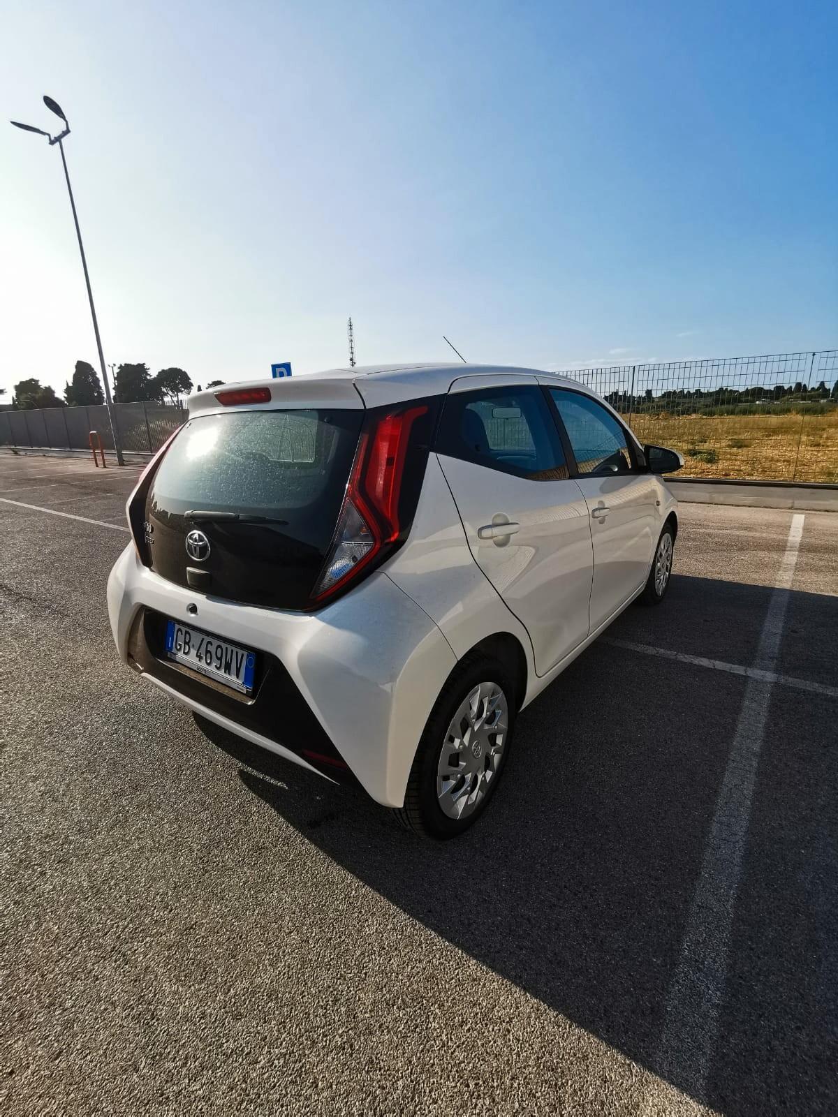 Toyota Aygo Connect 1.0 VVT-i 72CV 5P. x-business MMT