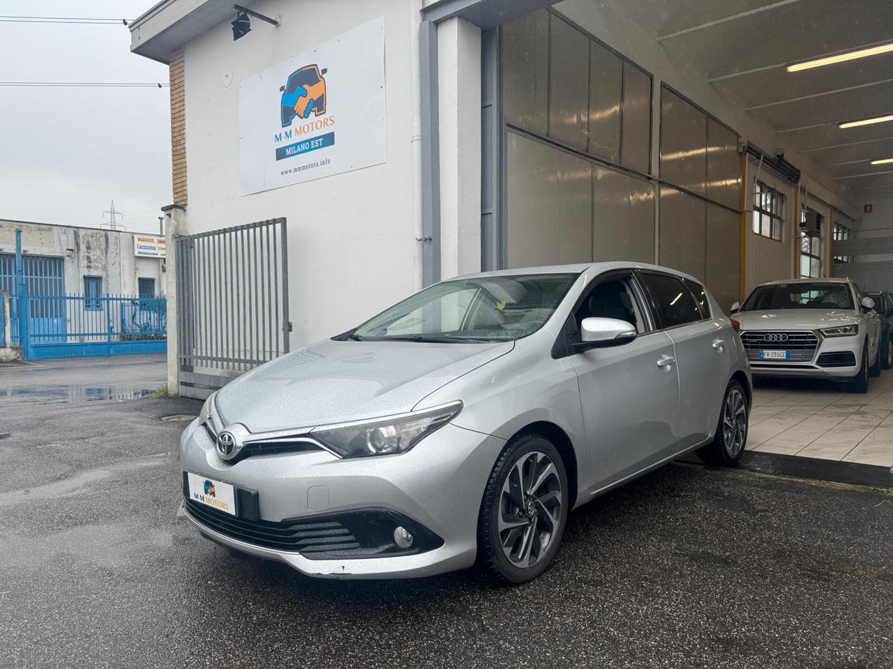 TOYOTA Auris 1.6 D-4D Lounge