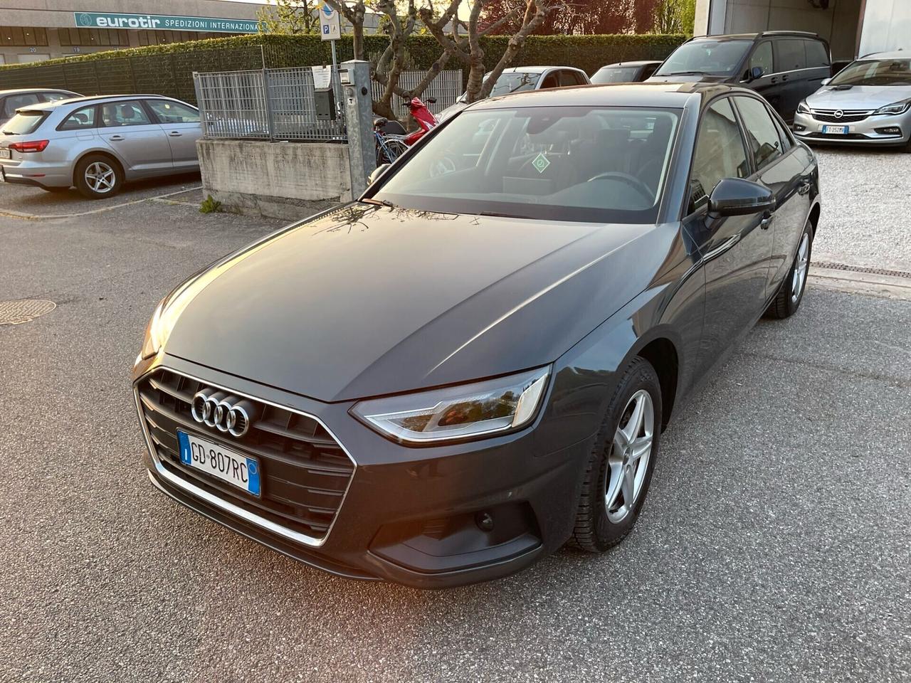 Audi A4 2.0 TDI 30 TDI/136 CV S tronic Business Advanced Hybrid