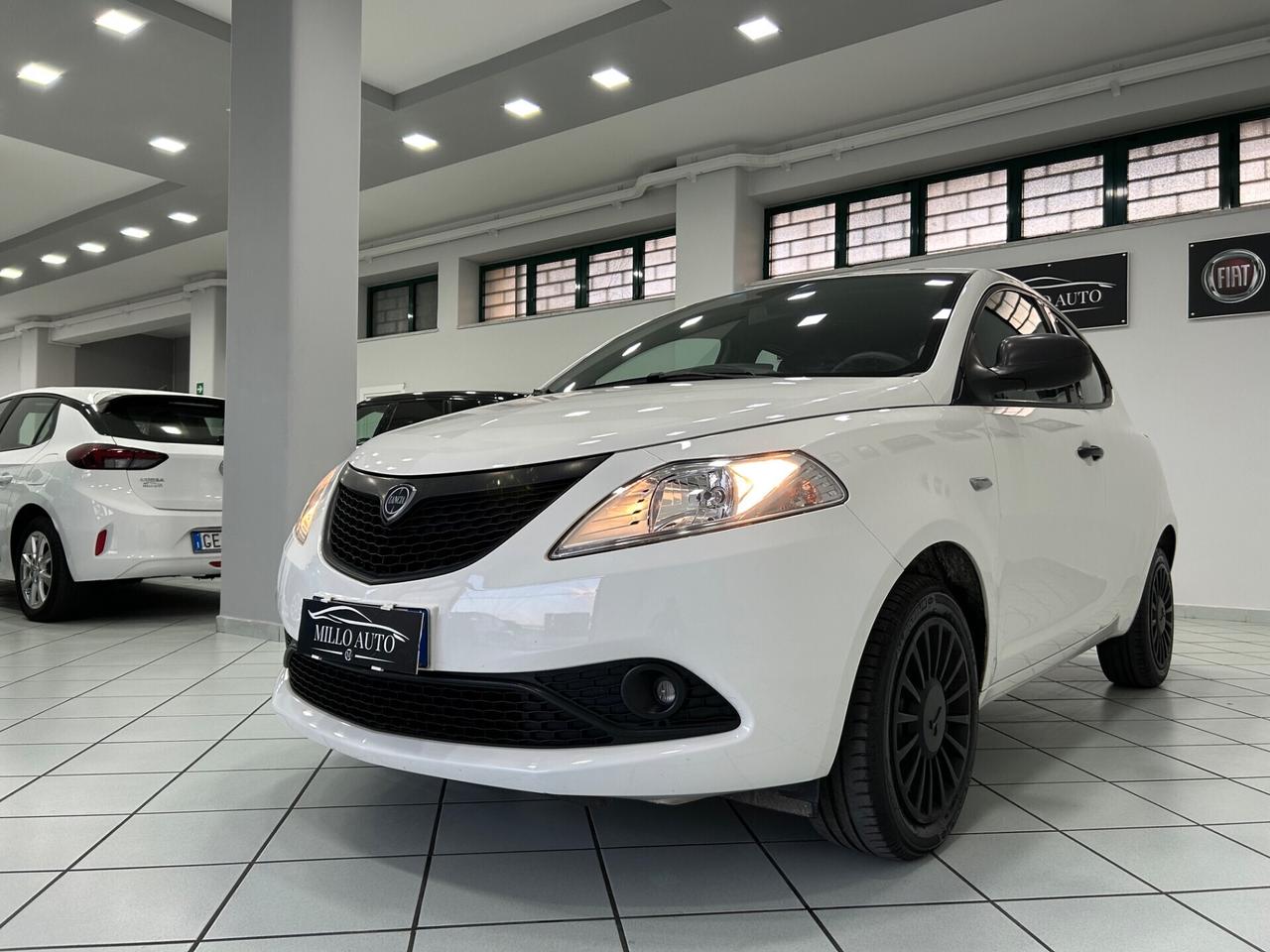 Lancia Ypsilon 1.2cc 69CV GPL Elefantino Blu