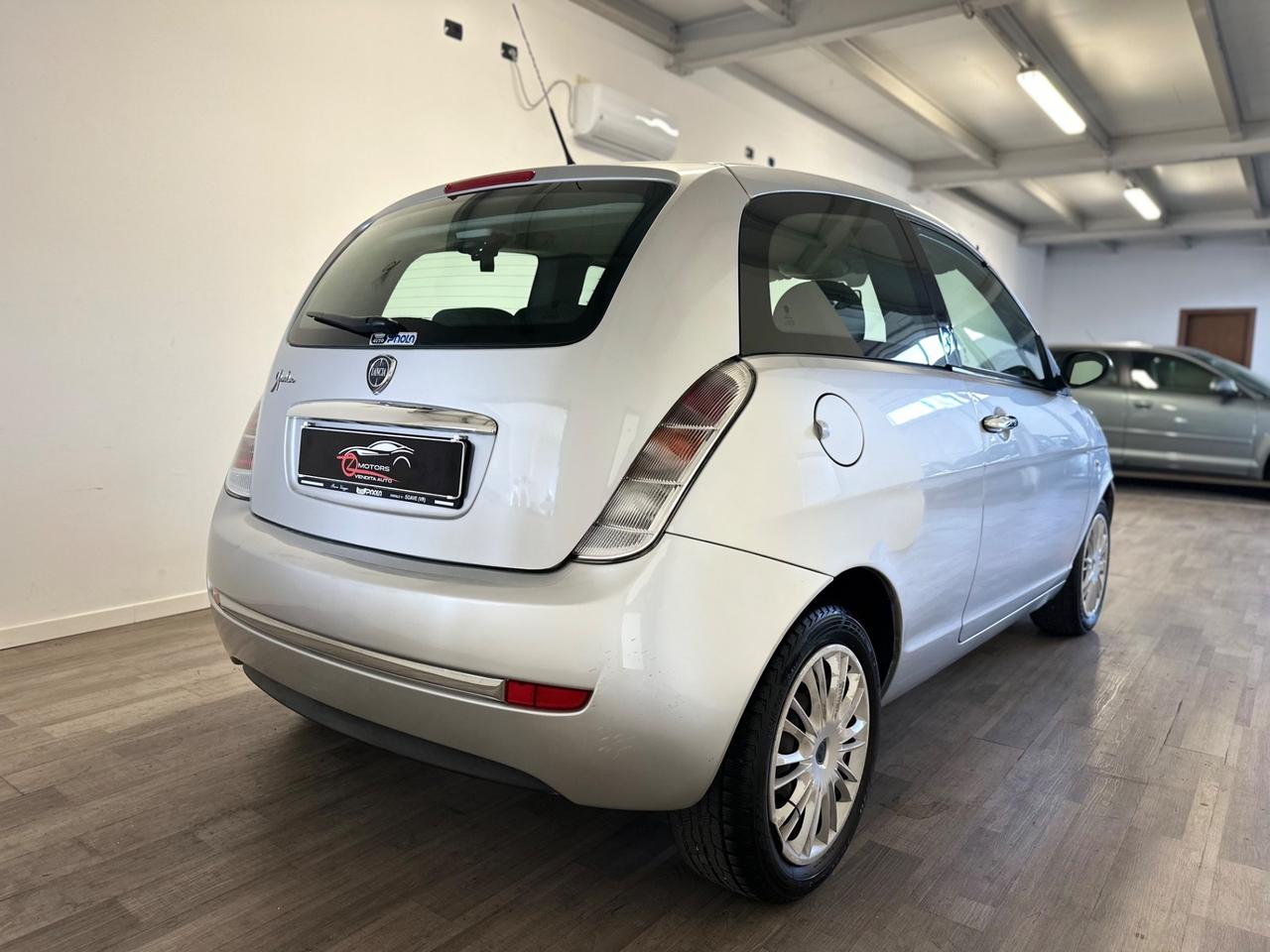 Lancia Ypsilon 1.2 Argento NEOPATENTATI