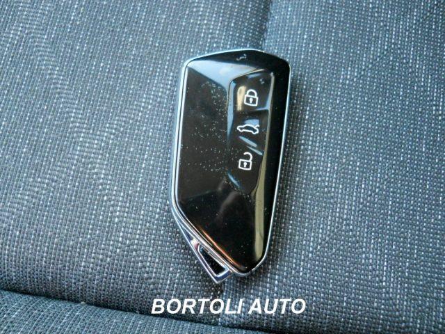 VOLKSWAGEN Golf 1.0 eTSI 14.000 KM EVO DSG LIFE AUTOMATICA