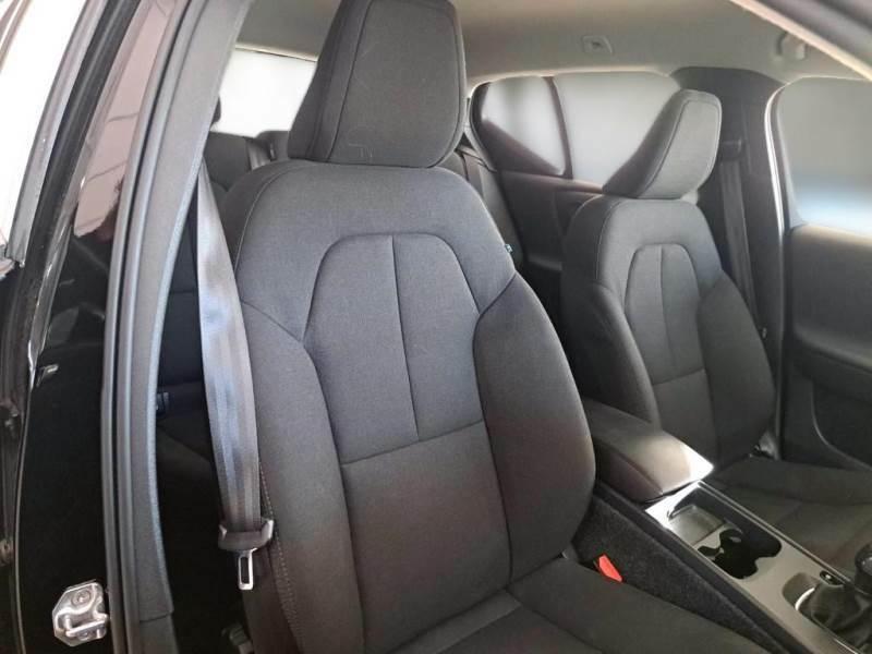 VOLVO XC40 T2 Momentum Core
