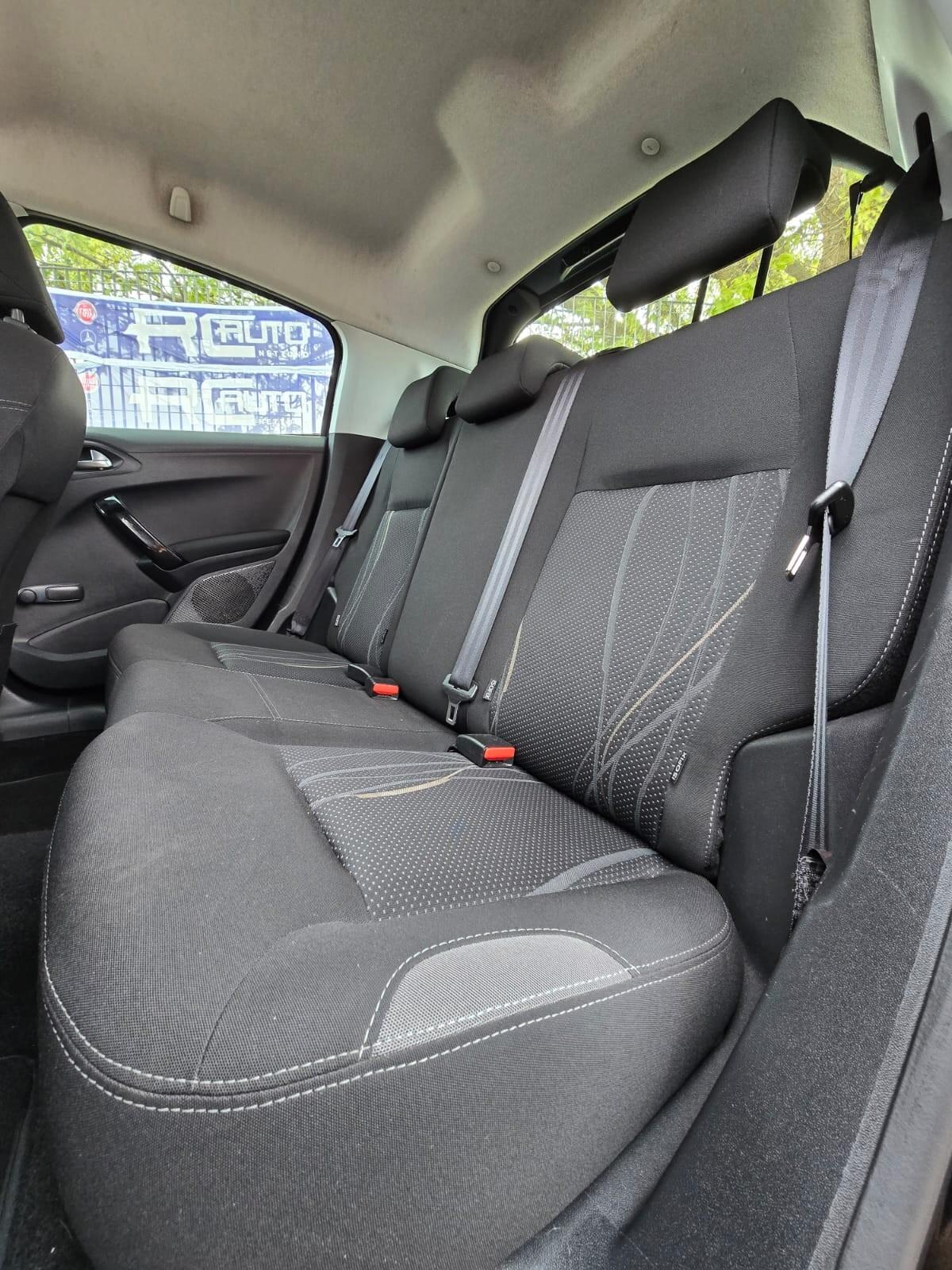 Peugeot 208 1.4 HDi 68 CV 5 porte Access